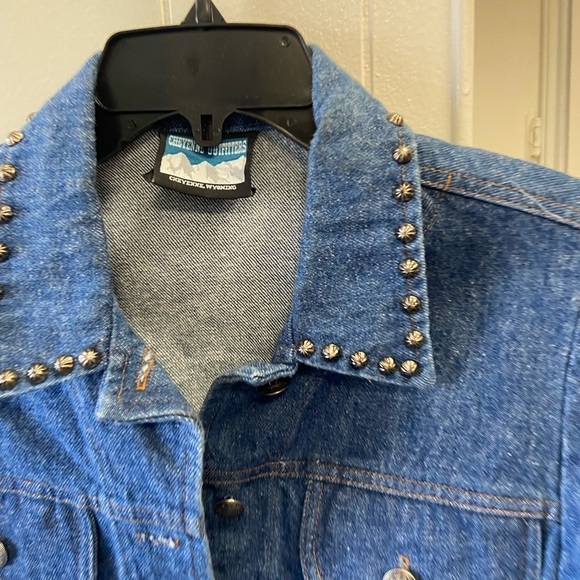 Cheyenne outfitters Small Western denim jacket with studs button up short $69 - Picture 2 of 6